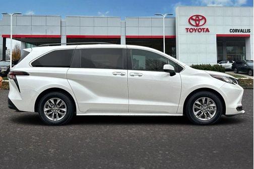 2023 Toyota Sienna XLE