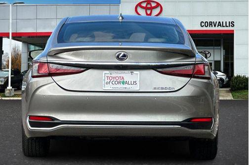 2020 Lexus ES 300h Luxury