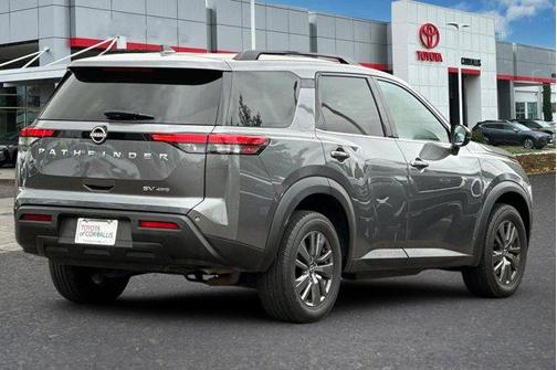 2023 Nissan Pathfinder SV
