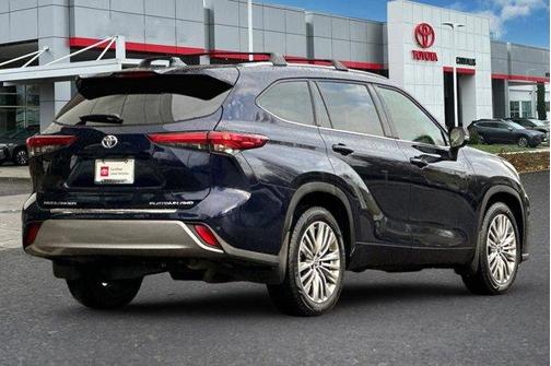 2022 Toyota Highlander Platinum