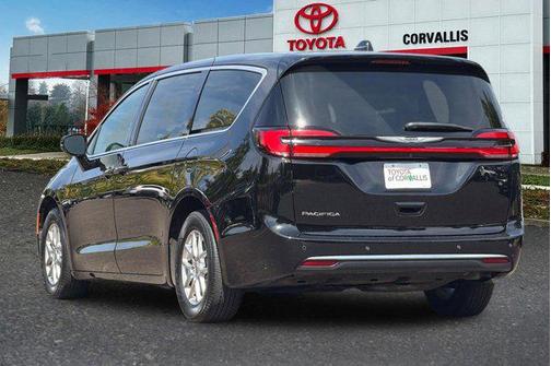 Diamond Black Crystal Pearlcoat 2025 Chrysler Pacifica L
