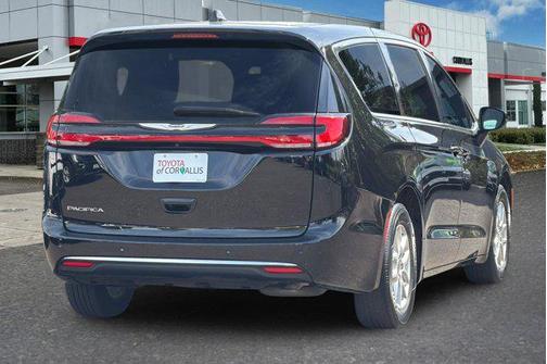 Diamond Black Crystal Pearlcoat 2025 Chrysler Pacifica L