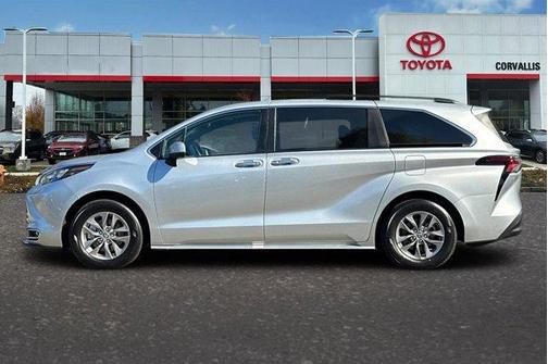 2024 Toyota Sienna XLE