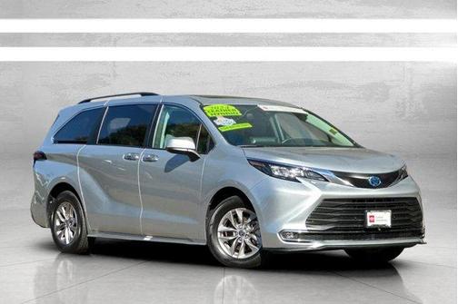 2024 Toyota Sienna XLE