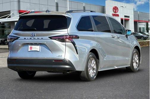 2024 Toyota Sienna XLE