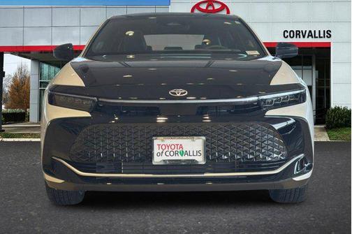 Oxygen White/Black 2026 Toyota Crown Platinum