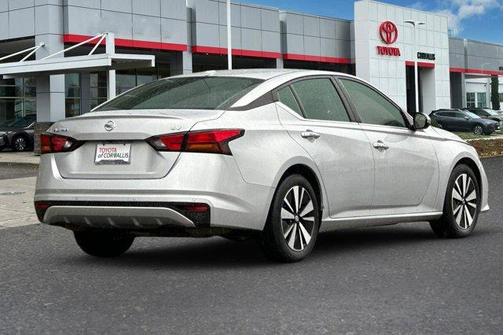 2021 Nissan Altima 2.5 SV