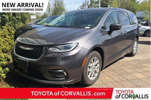 Granite Crystal Metallic Clearcoat 2023 Chrysler Pacifica Touring L