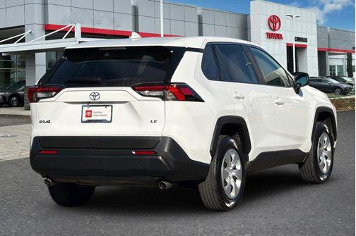 2024 Toyota RAV4 LE