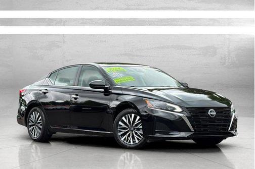 Super Black 2024 Nissan Altima 2.5 SV
