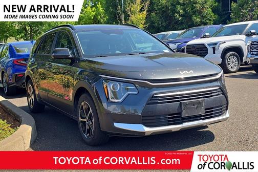 Interstellar Gray 2025 Kia Niro LX