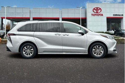 2024 Toyota Sienna XLE