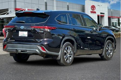 2022 Toyota Highlander Hybrid XLE