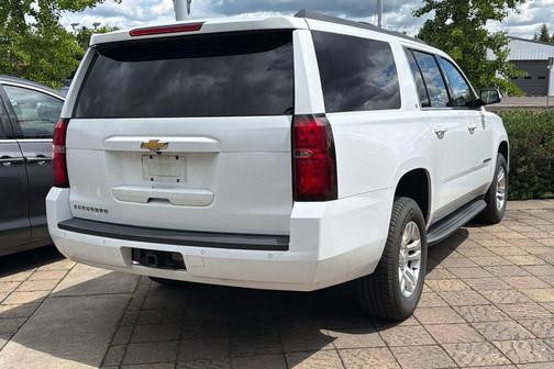 Summit White 2019 Chevrolet Suburban LT