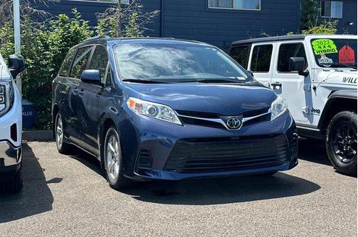 2018 Toyota Sienna LE
