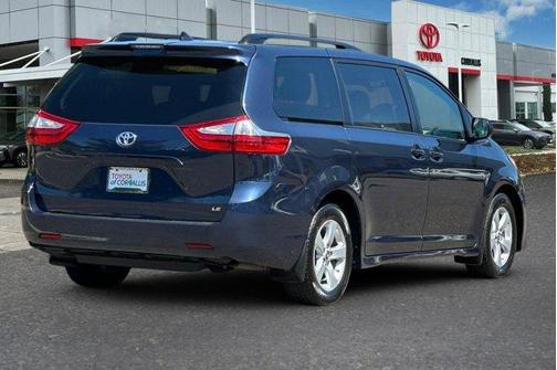 2018 Toyota Sienna LE