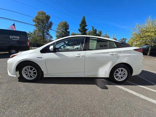 2019 Toyota Prius XLE