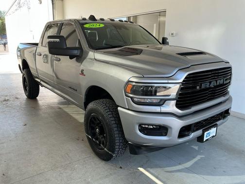 Billet Silver Metallic Clearcoat 2024 RAM 2500 Laramie
