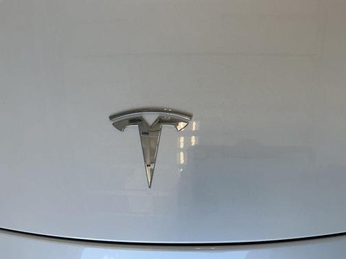 Pearl White Multi 2024 Tesla Model Y Long Range