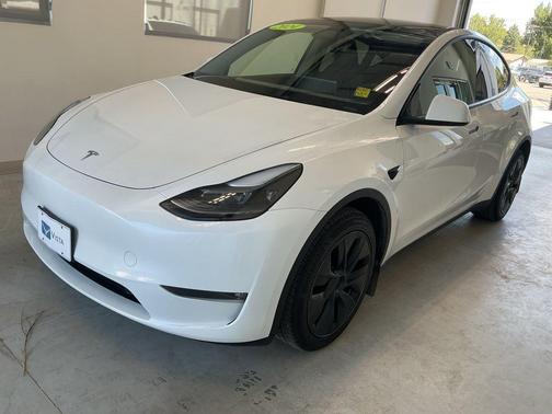 Pearl White Multi 2024 Tesla Model Y Long Range