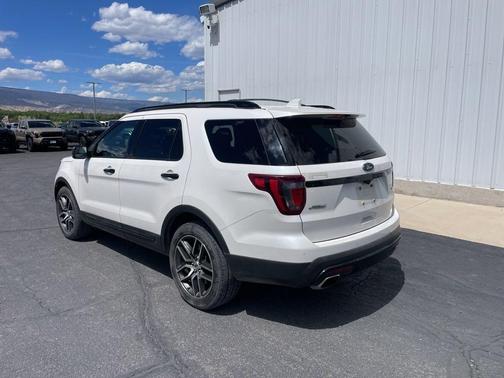 White Platinum Clearcoat Metallic 2016 Ford Explorer Sport