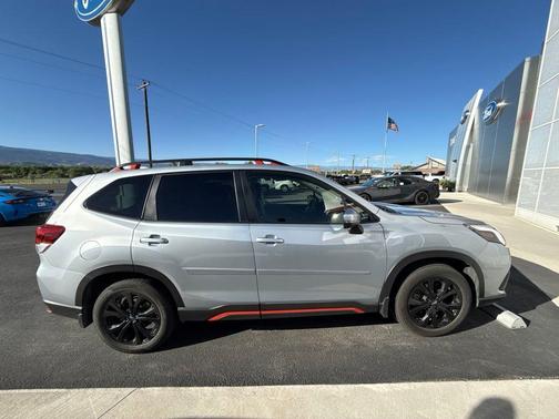 Ice Silver Metallic 2022 Subaru Forester Sport