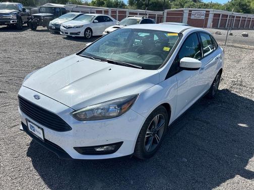Oxford White 2018 Ford Focus SE