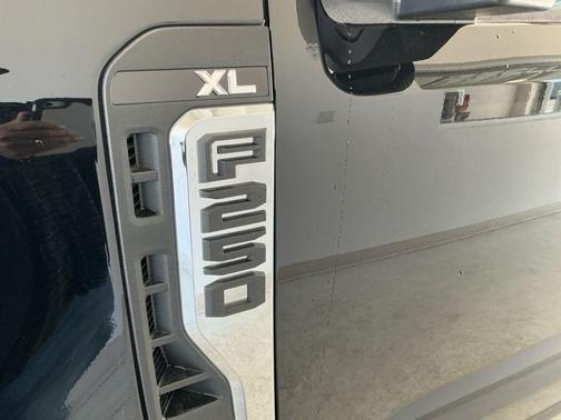 Agate Black Metallic 2026 Ford F-250 XL