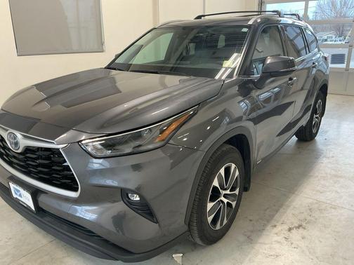2022 Toyota Highlander Hybrid 