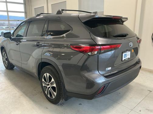 2022 Toyota Highlander Hybrid 