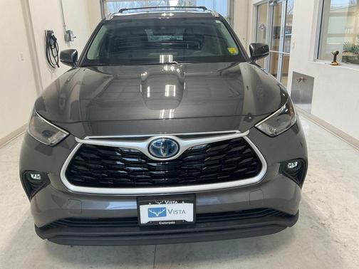 2022 Toyota Highlander Hybrid 