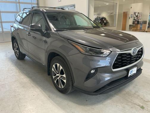 2022 Toyota Highlander Hybrid 