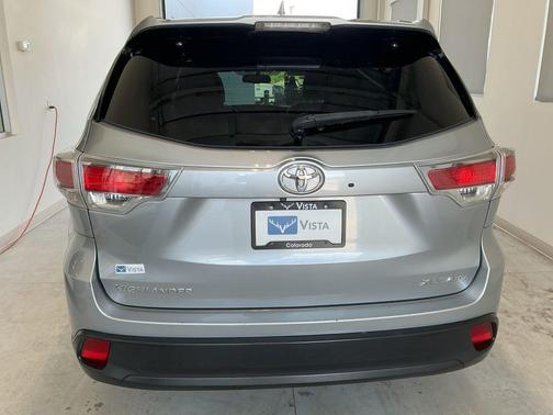 Silver Sky Metallic 2016 Toyota Highlander XLE