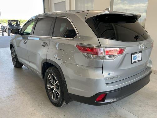Silver Sky Metallic 2016 Toyota Highlander XLE