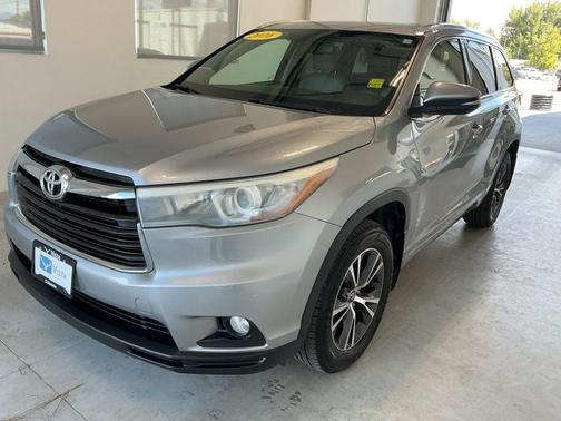 Silver Sky Metallic 2016 Toyota Highlander XLE
