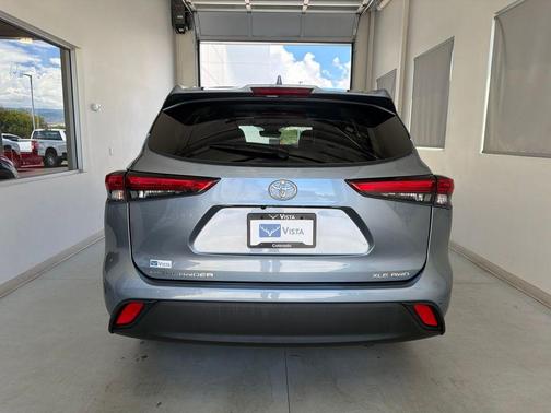 Moon Dust 2022 Toyota Highlander XLE