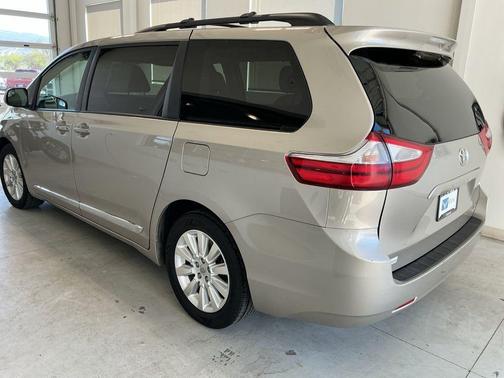 Creme Brulee Mica 2016 Toyota Sienna LE