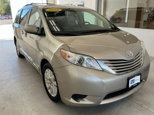 Creme Brulee Mica 2016 Toyota Sienna LE