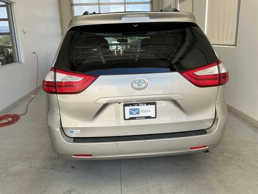 Creme Brulee Mica 2016 Toyota Sienna LE