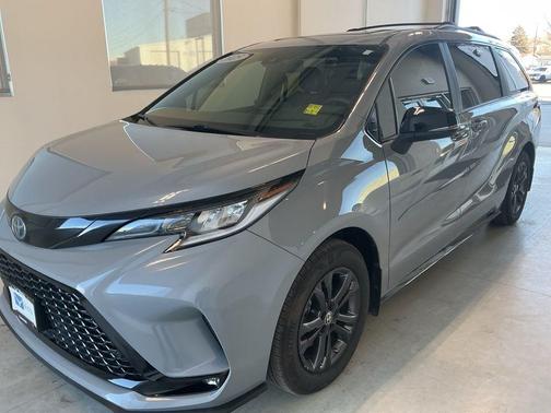 2025 Toyota Sienna XSE
