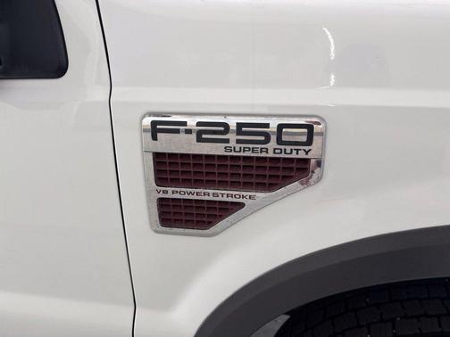 White 2008 Ford F-250 XLT
