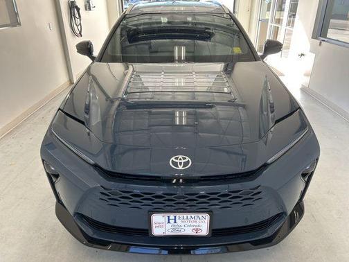 2025 Toyota Crown Signia XLE