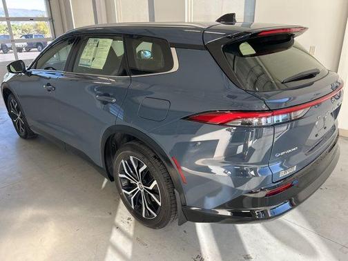 2025 Toyota Crown Signia XLE