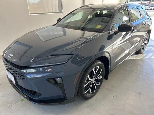 2025 Toyota Crown Signia XLE