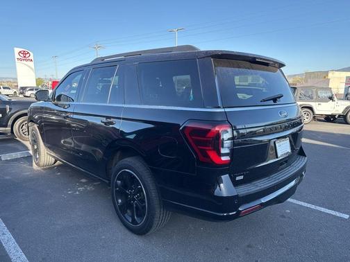 Black Metallic 2022 Ford Expedition Limited