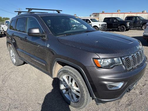 Granite Crystal Clearcoat Metallic 2017 Jeep Grand Cherokee Laredo