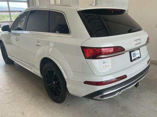 Glacier White Metallic 2020 Audi Q7 55 Premium
