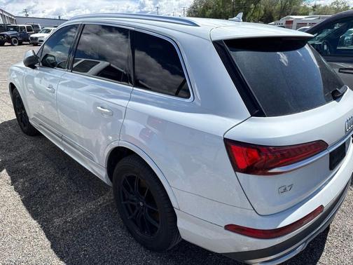 Glacier White Metallic 2020 Audi Q7 55 Premium