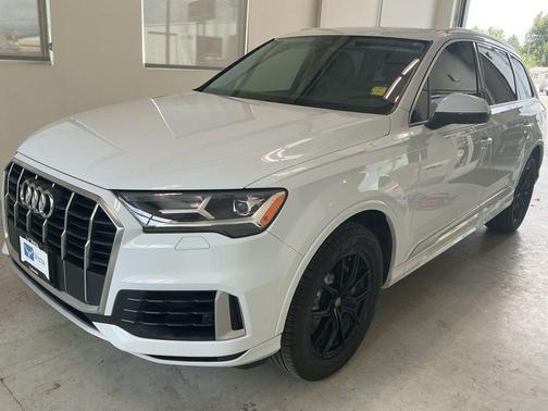 Glacier White Metallic 2020 Audi Q7 55 Premium