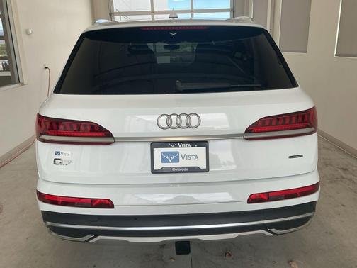 Glacier White Metallic 2020 Audi Q7 55 Premium